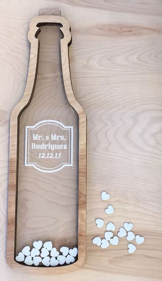 livre d'or original en bois forme bouteille de vin peit coeurs a inserer